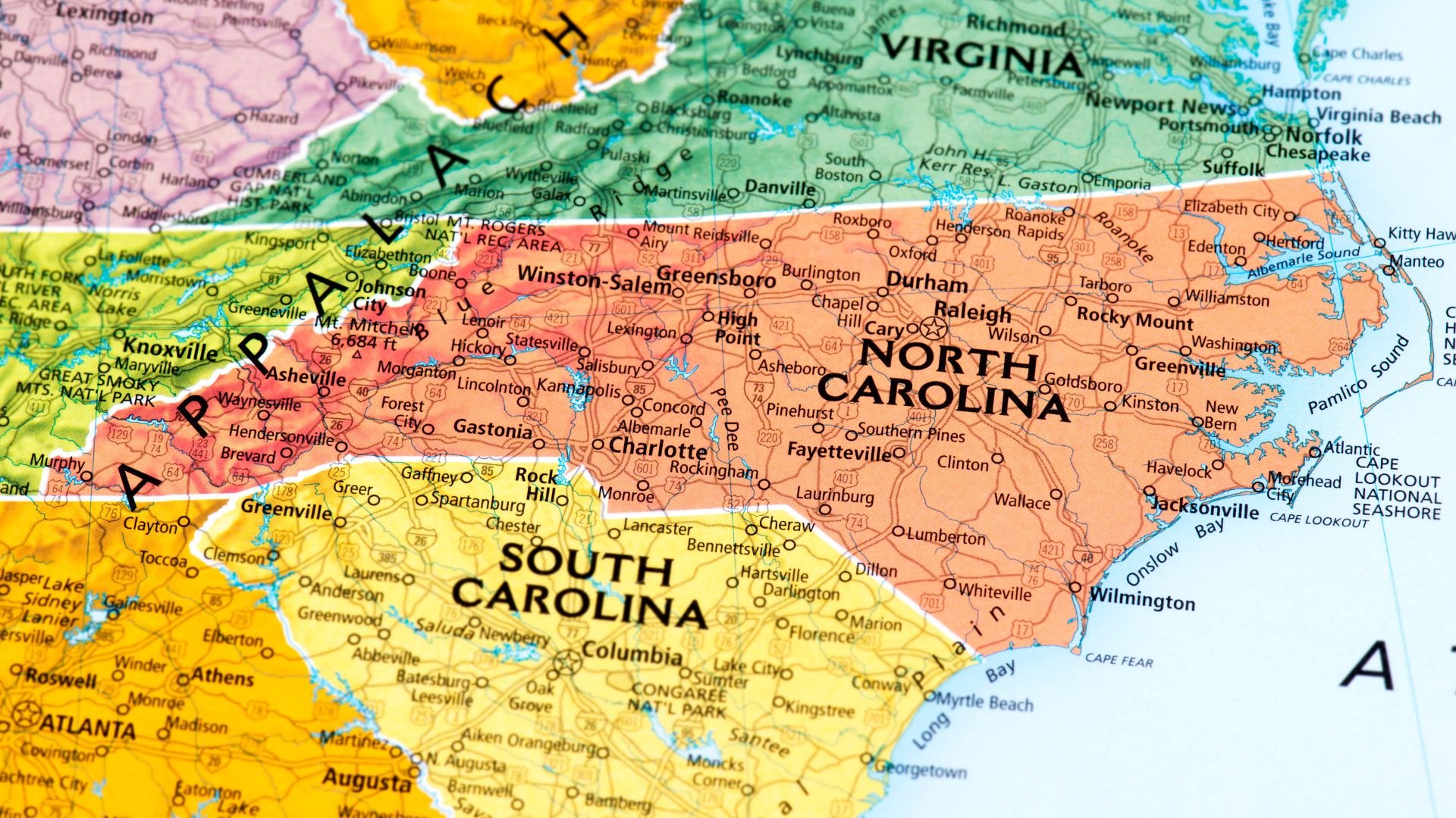 Political map of North Carolina and surrounding states with cities